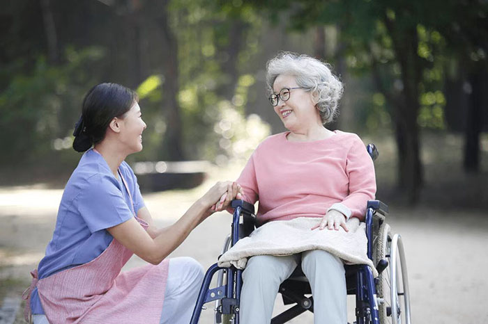 陪護(hù)服務(wù)